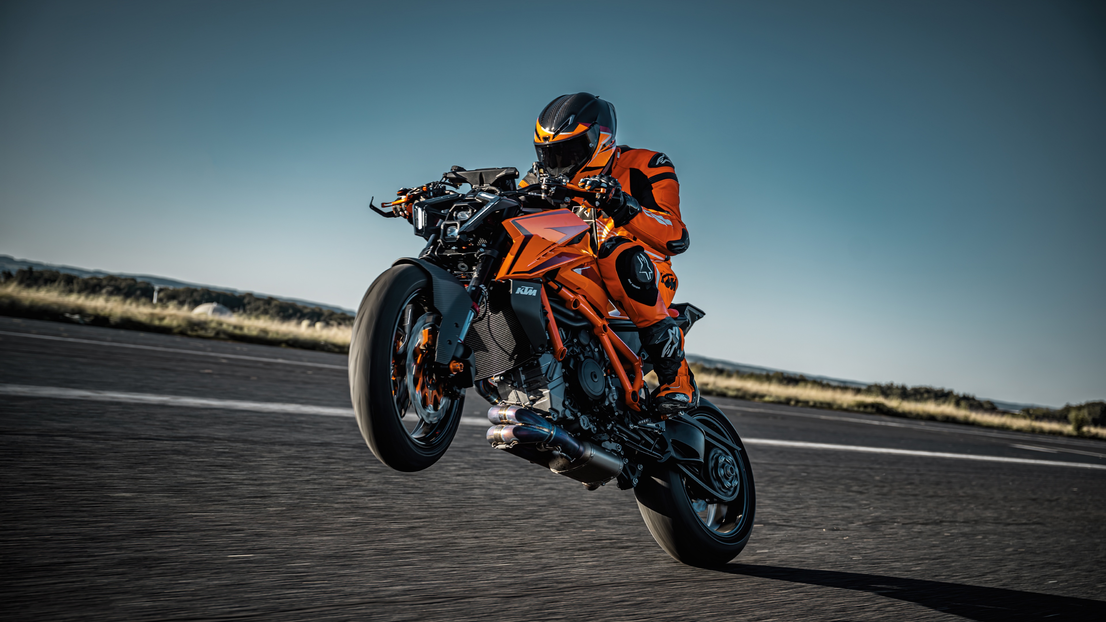 Biker KTM 1390 Super Duke R
