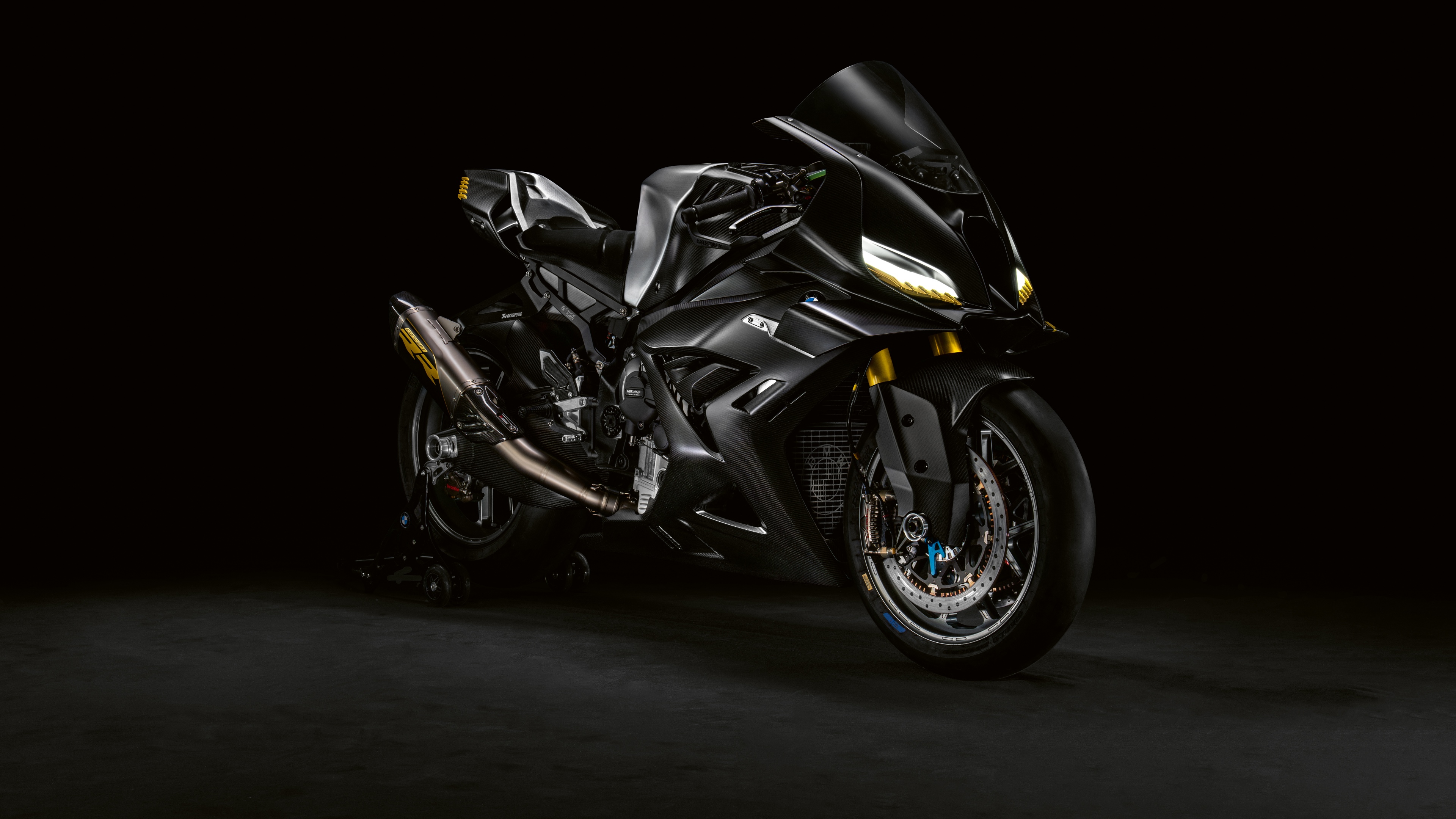 BMW Motorrad Concept RR Dark aesthetic